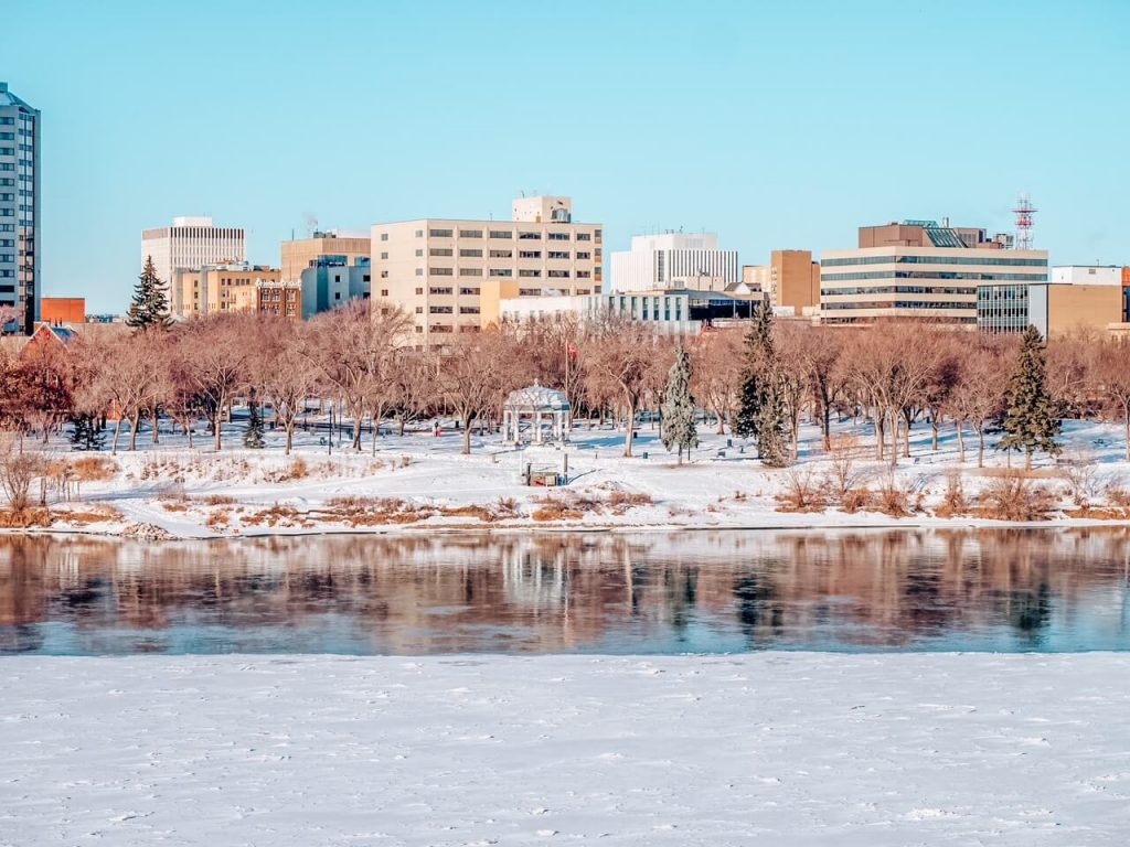 萨省迎来春季首场暴风雪 最高或降雪15厘米